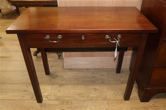 A George III single drop leaf mahogany dining table W.90cm